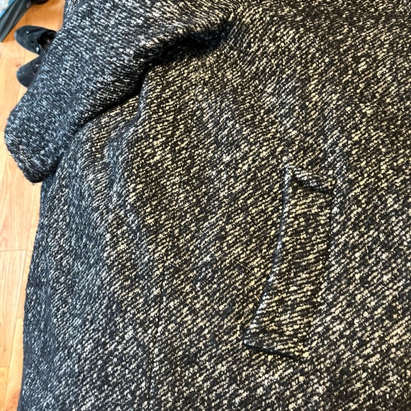 Gorgeous ANNE KLEIN coat.  So comfortable and stylish ! - Picture 6 of 6